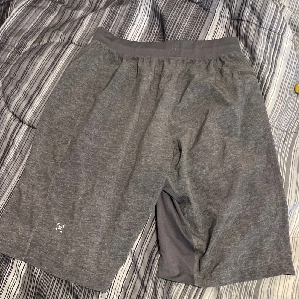 Lululemon size small, athletic shorts, gray with zippered pocket fast shipping
